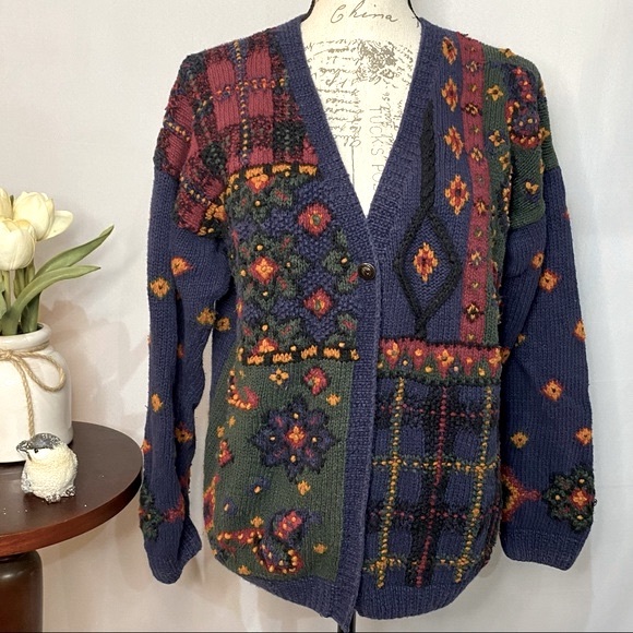 Vintage Sweater Button Front V-neck Eclectic Hand Knitted Diamond Flower - Picture 2 of 10